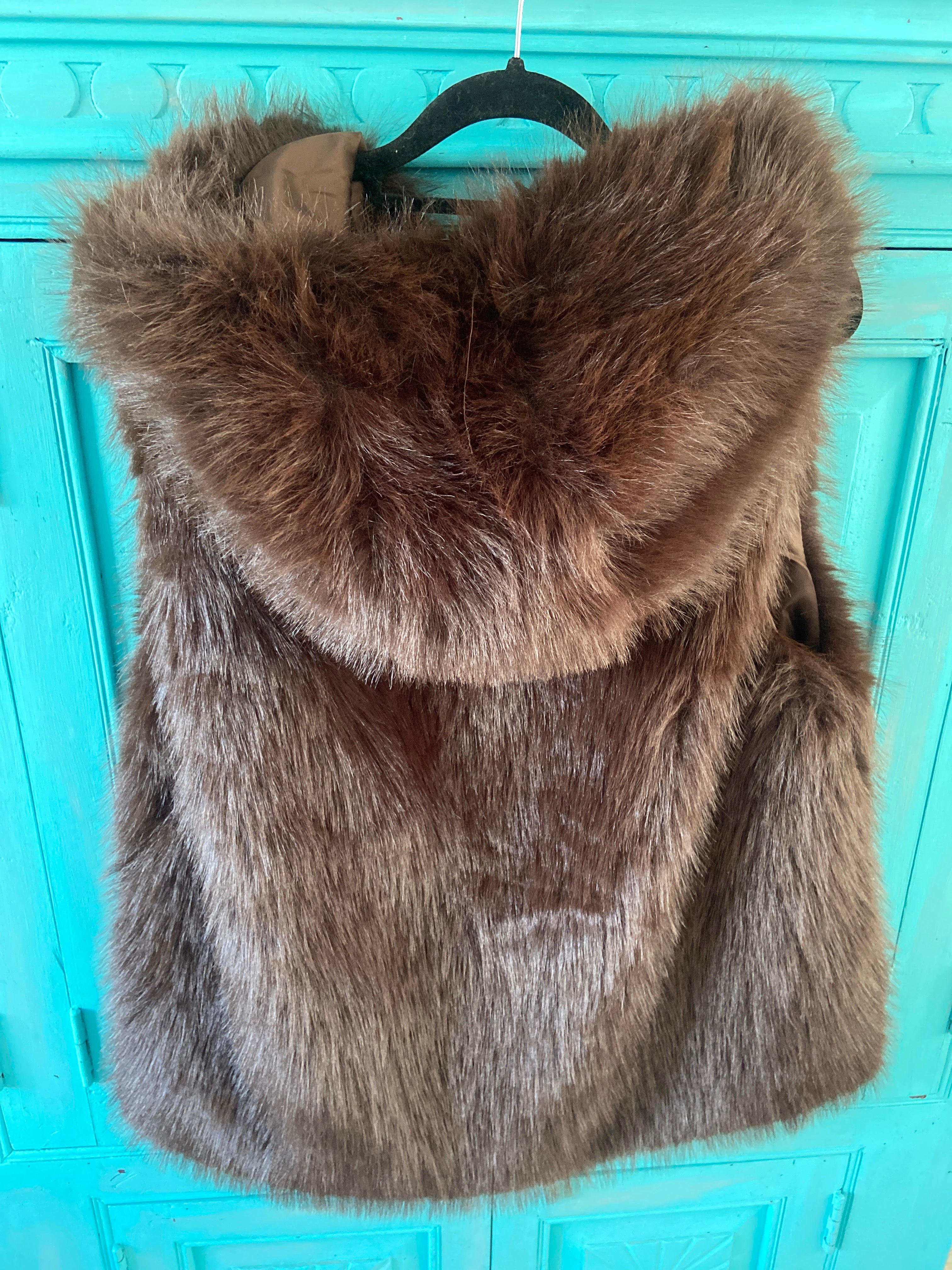 Bodywarmer fluffy capuchon